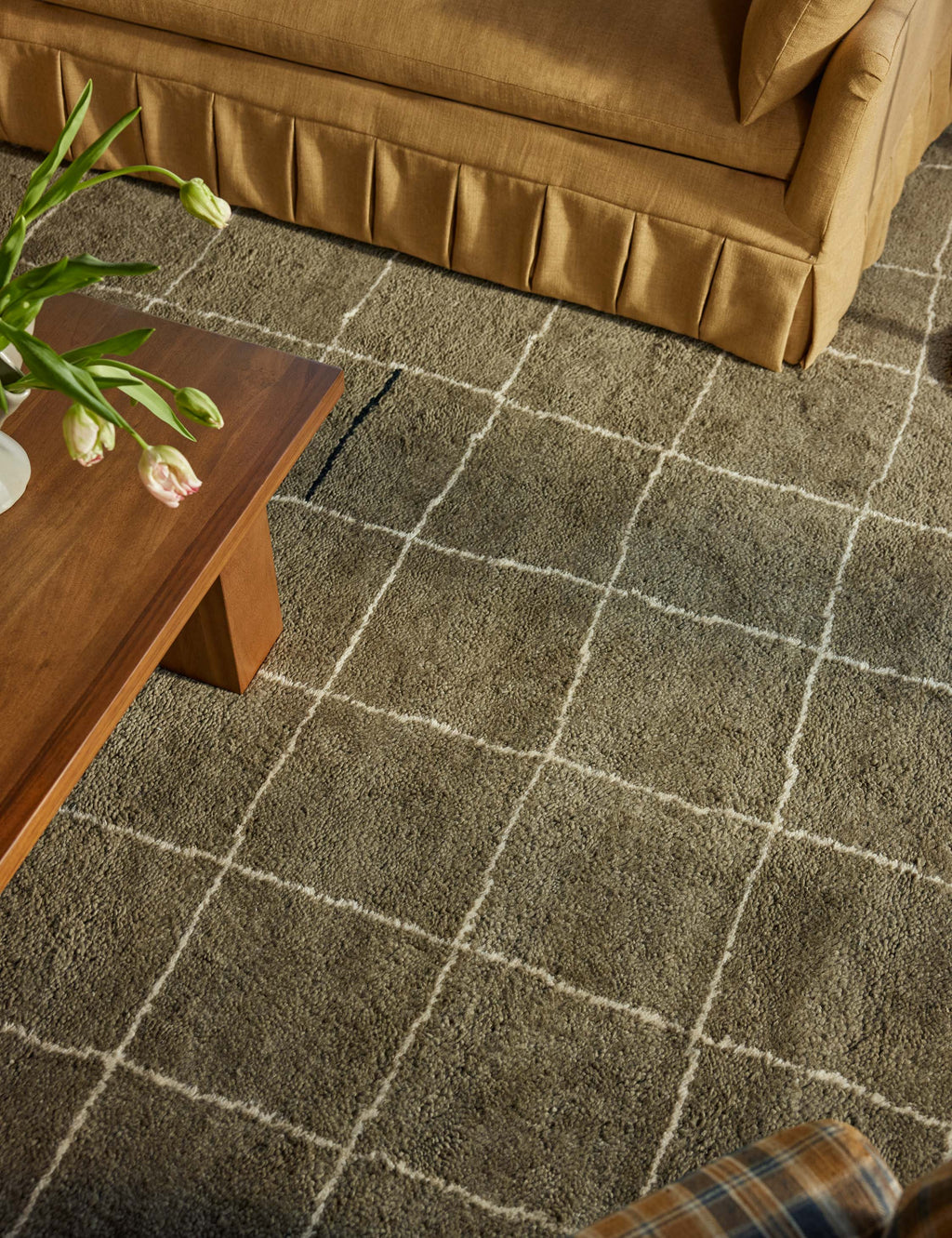 Tapis en laine noué à la main, motif grille irrégulière, par Sarah Sherman Samuel