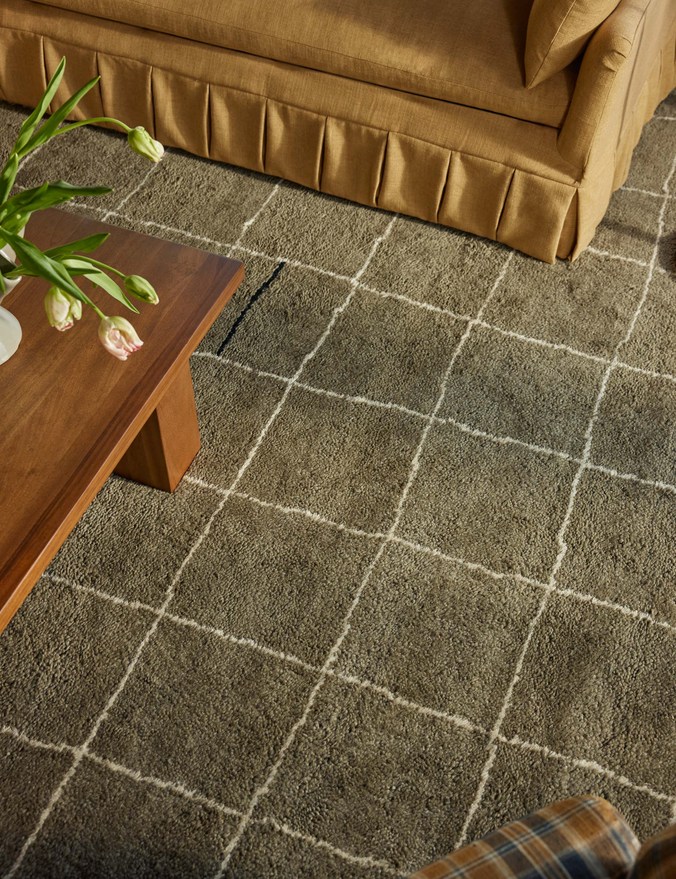 Tapis en laine noué à la main, motif grille irrégulière, par Sarah Sherman Samuel