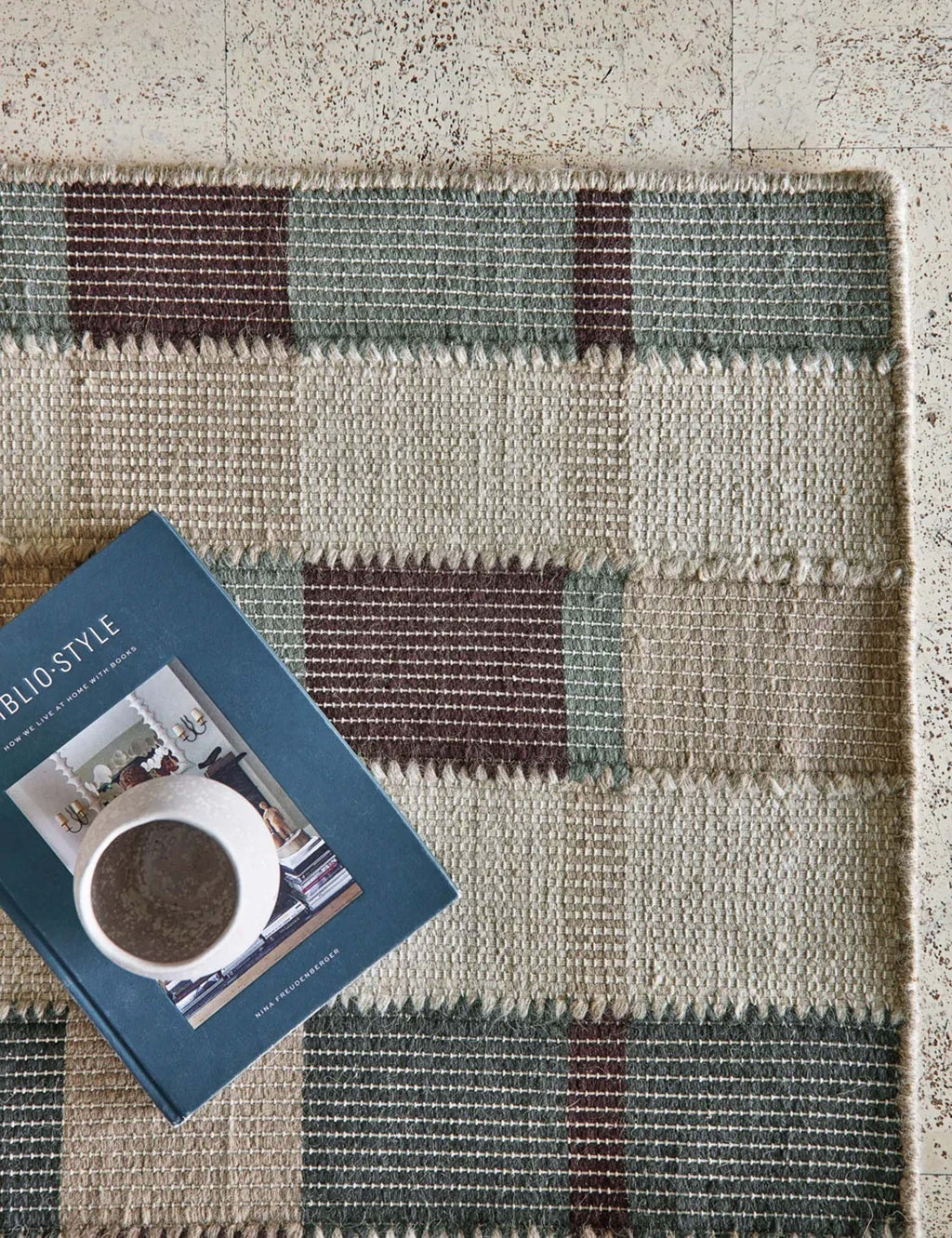 Tapis en laine tissée à plat Marli par Nina Freudenberger