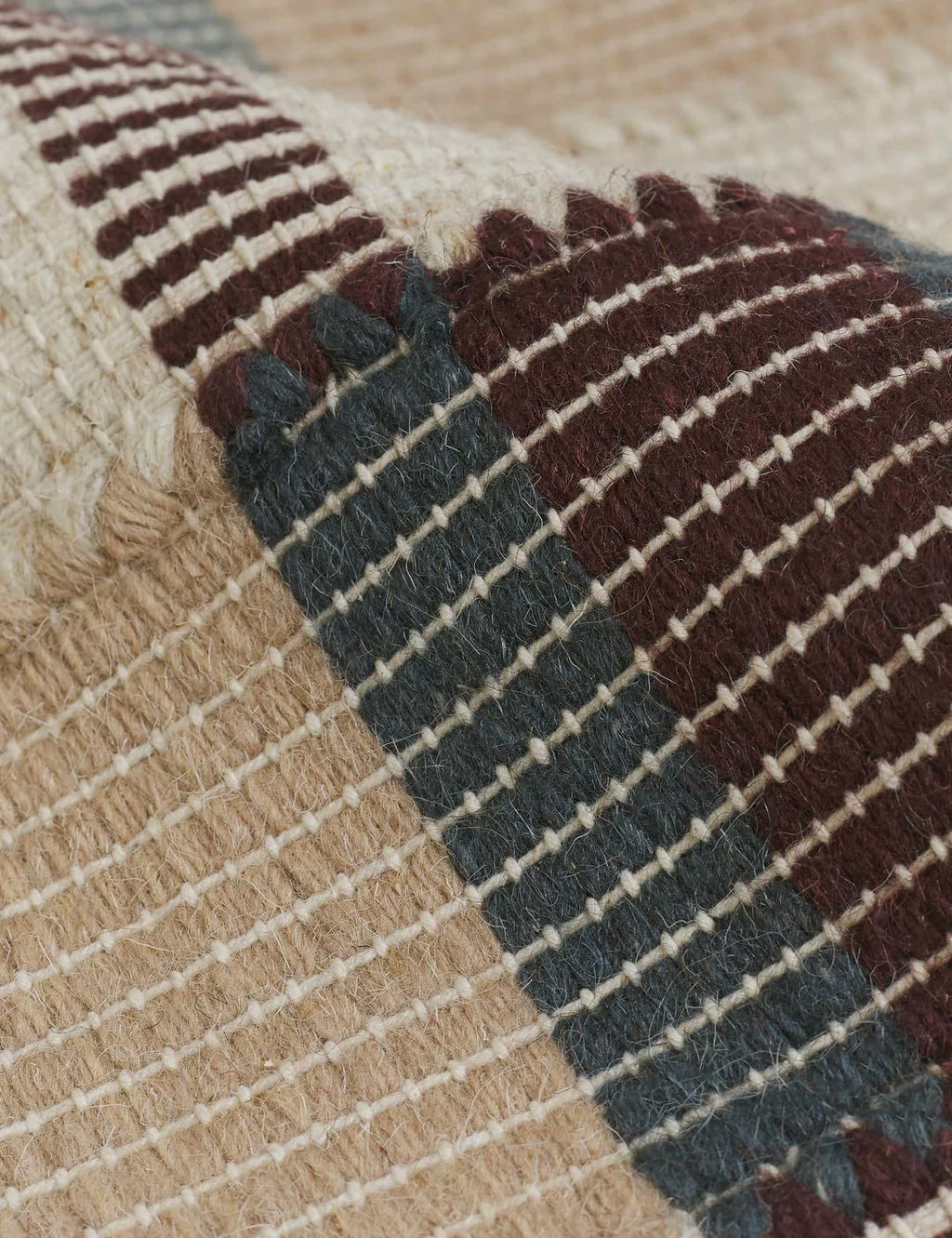 Tapis en laine tissée à plat Marli par Nina Freudenberger